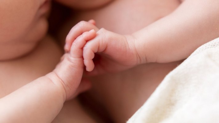 Patru surori identice dintr-o singură sarcină: medicii spun că fenomenul apare o dată la 15 milioane de cazuri