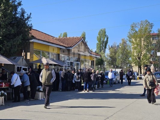 ”Paștele Blajinilor” a umplut cimitirele. Video