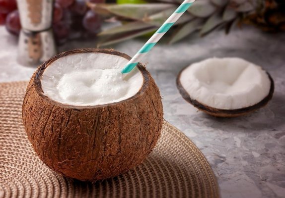 Laptele de cocos, elixir tropical pentru sănătate şi frumuseţe