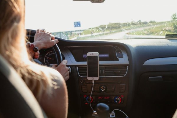 Codul Rutier a suferit modificări importante! Amenzi pentru lucruri pe care le fac foarte mulți șoferi