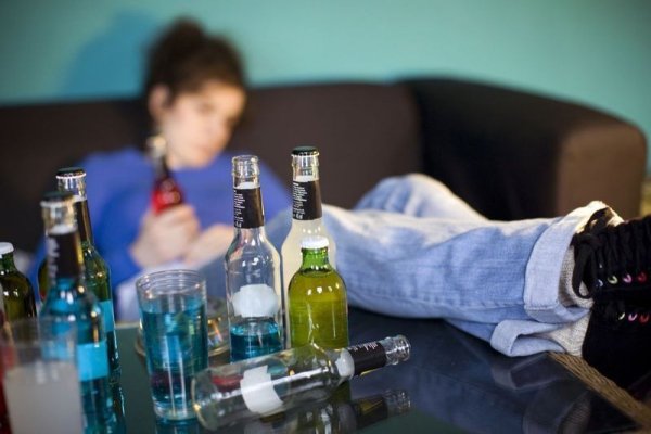 Cum recunoști dependența de alcool. Semnele care arată că băutura a preluat controlul