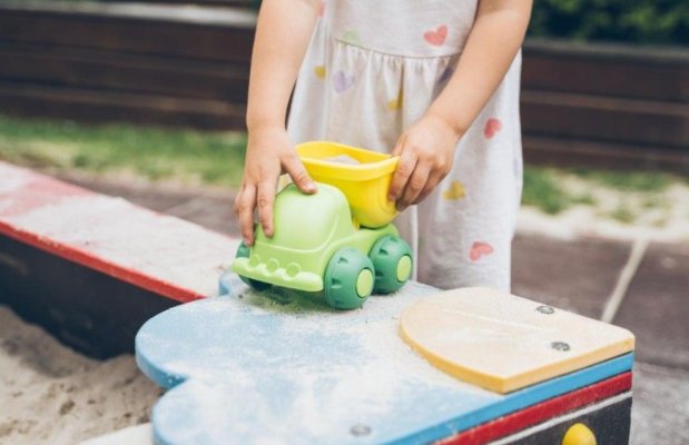 Mare atenţie la locurile de joacă. Nisipul poate fi o sursă de contaminare cu paraziţi