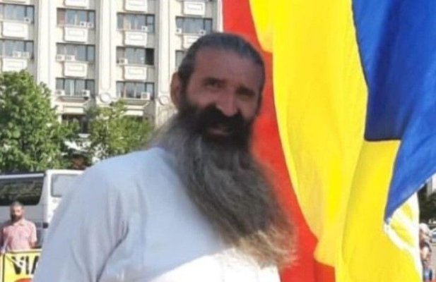 Stegarul Dac, pus sub control judiciar. Va purta brățară de monitorizare și nu va mai putea merge la proteste