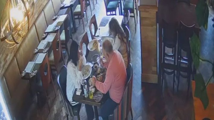 Cum a încercat un cuplu să scape de nota de plată la restaurant  