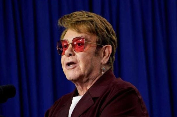 Elton John a lansat vineri noul său album, „Who Believes in Angels?“