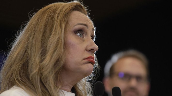 Ce se va întâmpla cu cei 200.000 de euro cheltuiţi în campania USR pentru Lasconi?