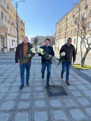 Daniel Georgescu a oferit flori doamnelor și domnișoarelor cu ocazia zilei de 8 Martie