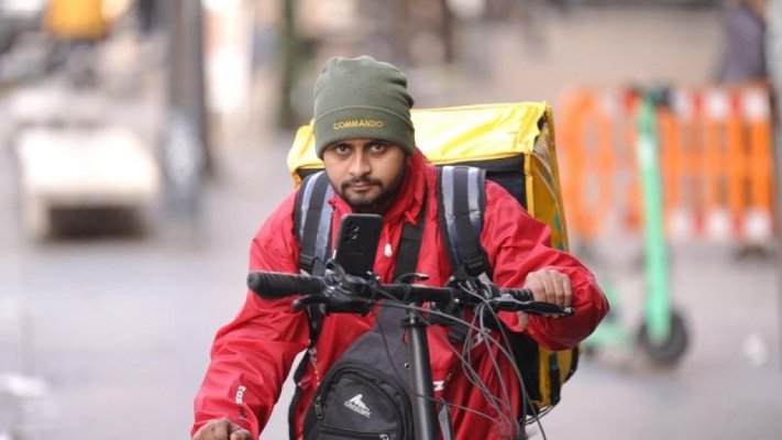 „Dă-mi mâcarea sau te ucid”. Adolescent condamnat după ce a jefuit un livrator pakistanez