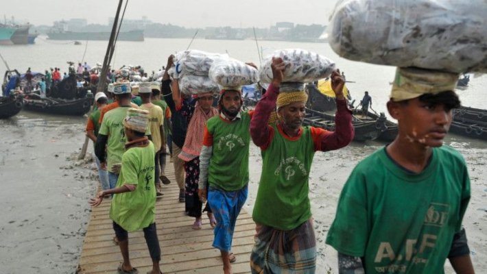 Tineri din Bangladesh, atrași cu locuri de muncă în Rusia  re.