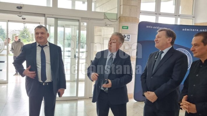 Crin Antonescu a mers și la Universitatea Ovidius Constanța, unde s-a întâlnit cu gașca lui Iliescu