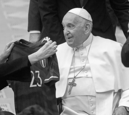 Meciurile de fotbal din Italia au fost amânate după decesul Papei