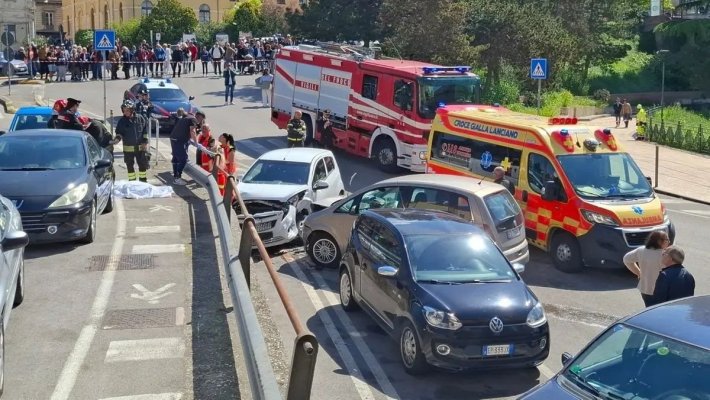 Scene de groază în Italia: un șofer a intrat în plin într-un grup de oameni! Video
