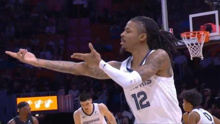 Ja Morant, fundaşul echipei Memphis Grizzlies, amendat cu 75.000 de dolari, pentru că a făcut un gest care imita un pistol