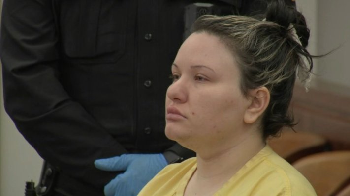 O tânără a încercat să angajeze un asasin pe Tinder pentru a-i ucide pe fostul iubit și pe fiica lui