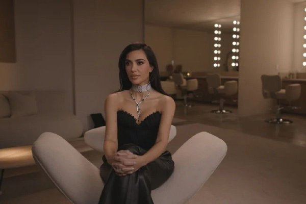 Kim Kardashian ajunge la tribunal în procesul privind jaful din 2016