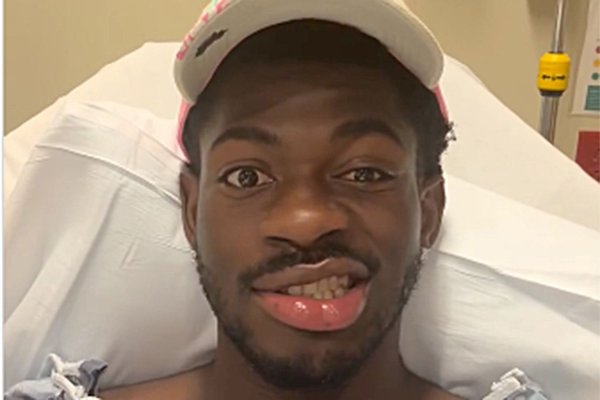 Rapperul Lil Nas X a fost spitalizat cu paralizie parțială a feței