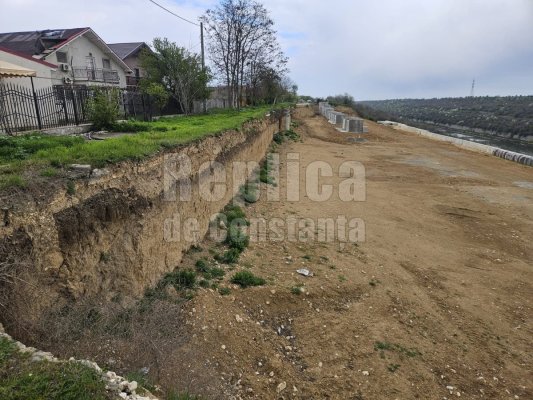 Povestea fără sfârșit a reabilitării malului surpat de la Cumpăna... continuă! Video