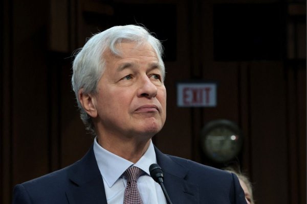 Jamie Dimon avertizează asupra unei posibile crize pe piaţa obligaţiunilor, pe fondul creşterii datoriilor guvernamentale la nivel global