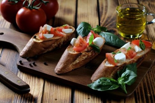 Cea mai întâlnită combinație de alimente de pe masa românilor, un real pericol pentru sănătate