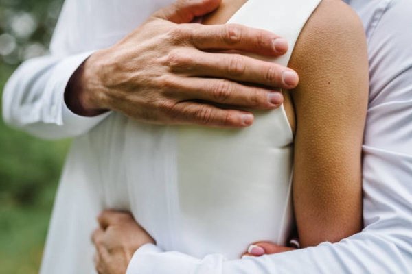 Ce este „pielea de găină“ și de ce apare? Explicația neurofiziologică a unei reacții străvechi