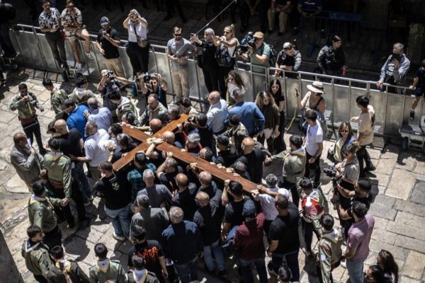 Mii de pelerini au participat la procesiunea de pe Drumul Crucii în Ierusalim
