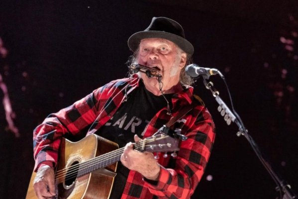 Veteranul artist rock Neil Young, care l-a criticat pe Trump, se așteaptă să fie oprit să intre în SUA