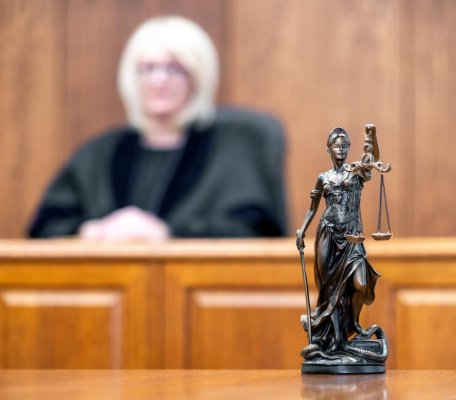 Zi decisivă în Senat. Dezbatere finală pe pensiile magistraților