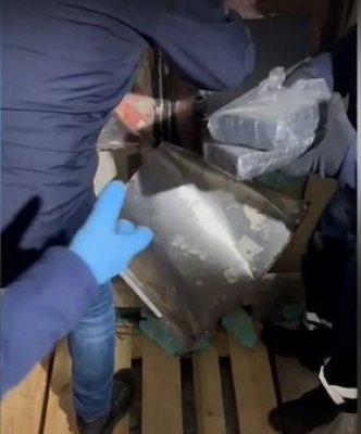 Şofer român de TIR condamnat la zece ani de închisoare şi o amendă de peste 25 de milioane de euro: avea 450 de kg de cocaină în camion