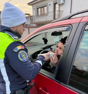 Un șofer aproape de comă alcoolică și fără permis, prins cu 80 de Km la oră, în Mangalia!