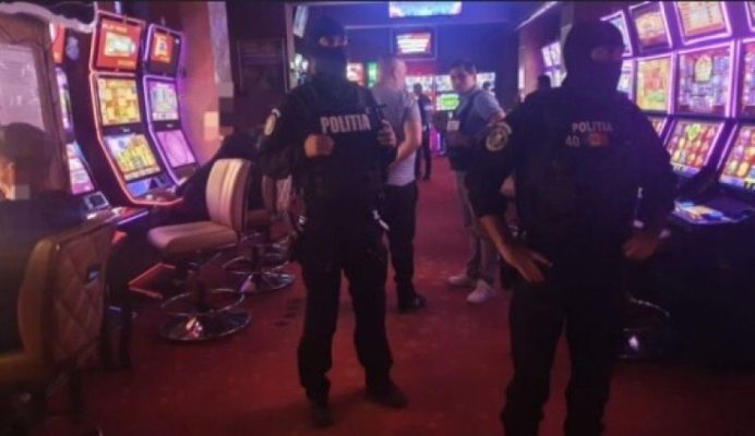 Angajata unei săli de jocuri a „împrumutat“ unui client 10.000 de euro din încasări!