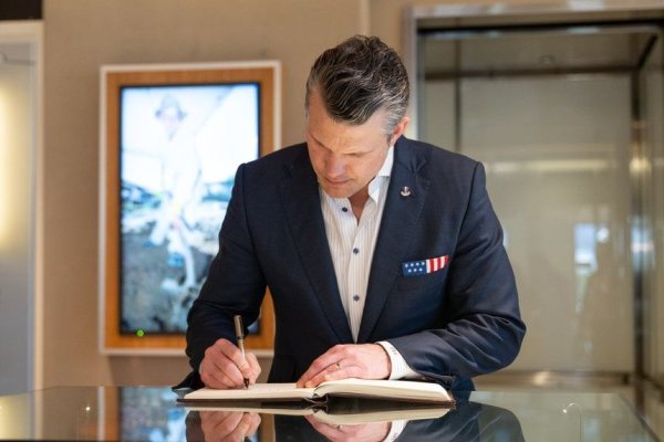 Pentagonul ia în considerare propunerea de a retrage mii de soldaţi din Europa, inclusiv din România