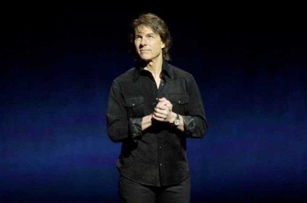 Tom Cruise i-a adus un omagiu lui Val Kilmer, alături de care a jucat în ''Top Gun''
