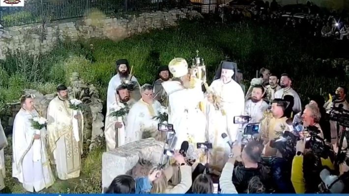 ÎPS Teodosie a adus Lumina Sfânta din largul Mării Negre, în Portul Tomis! Video