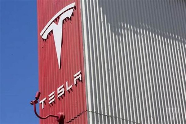 Tesla pierde teren în Europa în fața mașinilor chinezești  