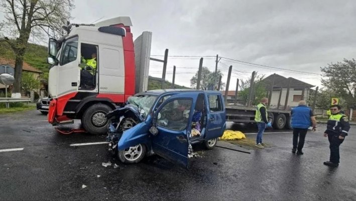 Tragedie în Vinerea Mare! Un șofer italian a murit pe loc, după ce s-a izbit de un TIR
