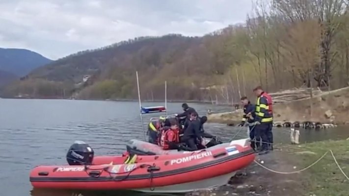 Tragedie de Paște: Pompierul dat dispărut în lacul Siriu a fost găsit mort, după 24 de ore de căutări