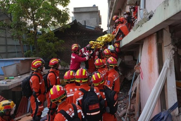 Miracole după cutremurul din Myanmar. Doi bărbaţi au fost scoşi în viaţă de sub ruine după 5 zile