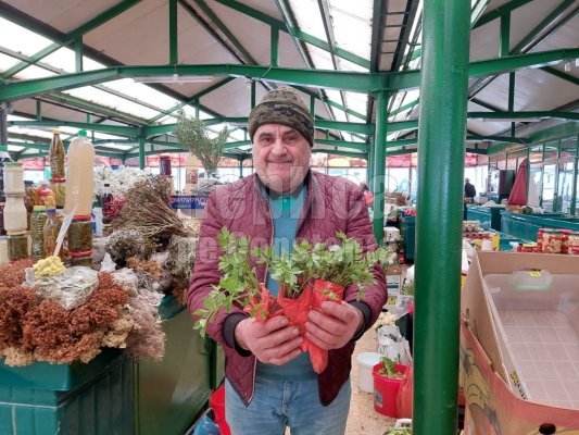 Comercianții din Piața Griviței au dublat prețurile la verdețuri… că tot face lumea drob. Video