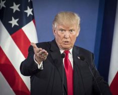 Președintele Donald Trump ia în calcul o „reducere treptată“ a acțiunilor militare împotriva Iranului