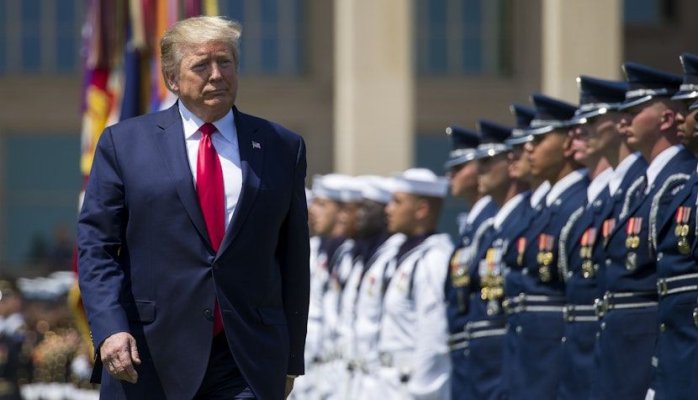 Donald Trump, demonstrație de forță de ziua lui: Scoate armata în stradă și organizează o paradă de zile mari