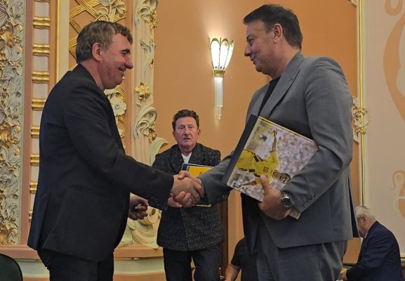 Gheorghe Hagi și-a lansat cartea autobiografică și la Constanța, în Sala de Spectacole a Cazinoului