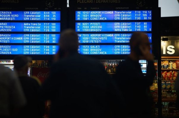 Alunecare de teren pe calea ferată: Circulația trenurilor este blocată pe ruta București–Brașov. Trenurile pot avea întârzieri, potrivit CFR