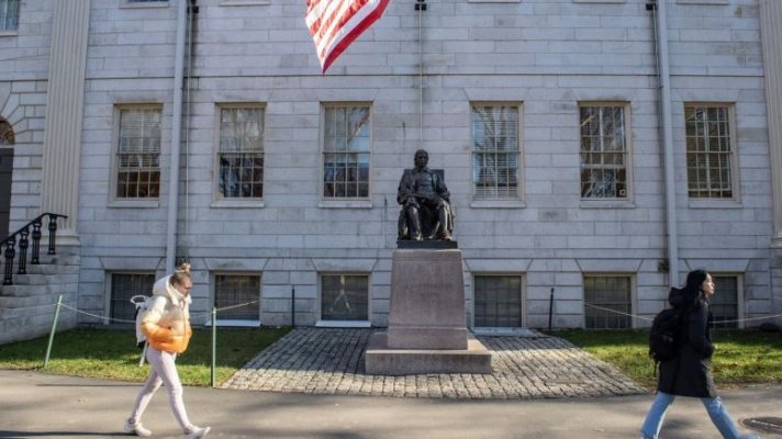 „Refugiații de la Harvard”: studenții chinezi se ascund după ce Donald Trump a blocat înscrierea străinilor. Ce riscă tinerii