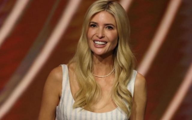 Cum arată Ivanka Trump în bikini portocaliu. Paparazzi au surprins-o la plajă, în Costa Rica