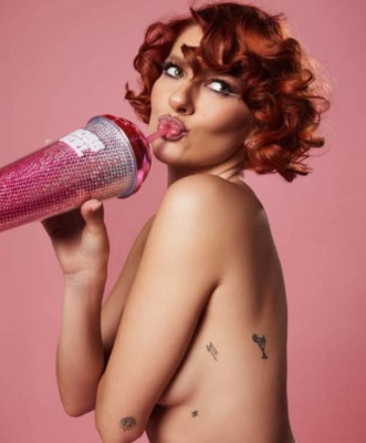 Lidia Buble, pusă la zid după ce a publicat o fotografie îndrăzneață. Artista a primit mesaje acide: „Nu ți-e rușine de tatăl tău?”