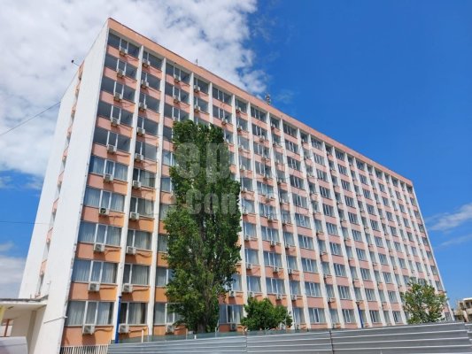 În atenția lui Cătălin Predoiu! Hotelul Meridian din Mamaia mai are puțin și se dărâmă peste turiști! Video 