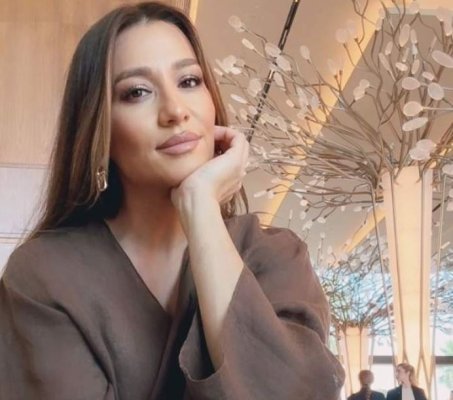 Claudia Pătrășcanu are un admirator care o răsfaţă cu buchete uriaşe de flori! Cântăreața, declarații exclusive: ”Nu sunt de refuzat, mai ales dacă vin și de la o persoană super faină”
