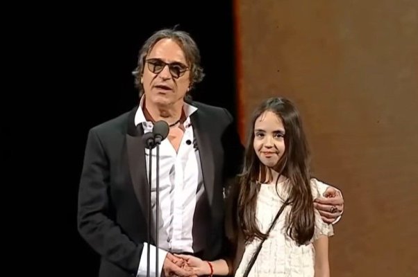 Actorul Claudiu Bleonţ își cere scuze după ce a fost acuzat că și-a umilit fiica pe scena Premiilor Gopo. Video