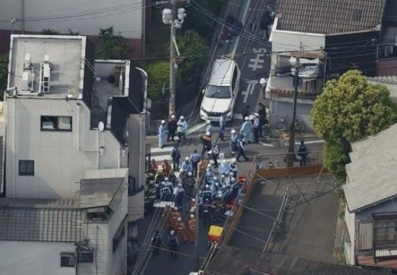 Un tânăr din Japonia a fost arestat, după ce a intrat cu maşina într-un grup de elevi