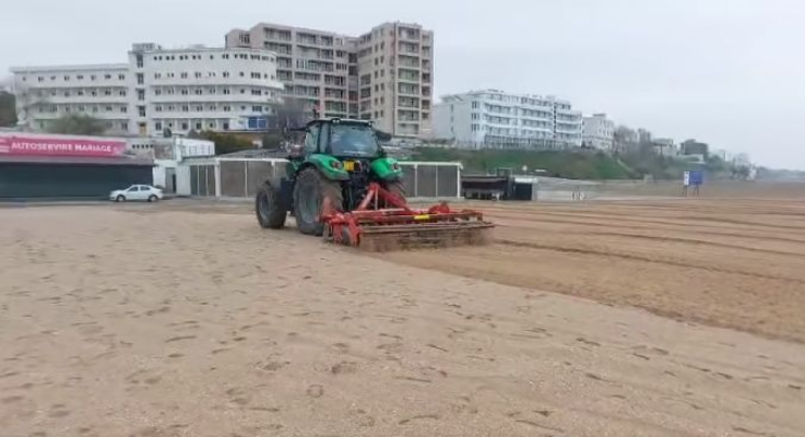 Că tot a început sezonul estival... ABADL a finalizat predarea sectoarelor de plajă către operatorii economici